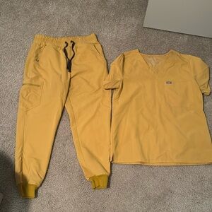 Figs set mustard color